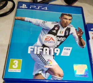 PS4 + 2 mandos + 9 juegos