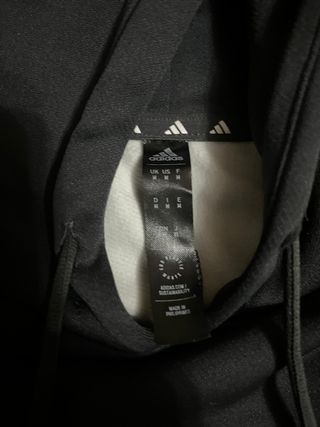 Sudadera Adidas Negra con Estampado Multicolor