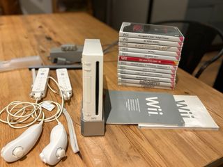 Nintendo Wii Pack: Consola, 2 Mandos y 12 Juegos