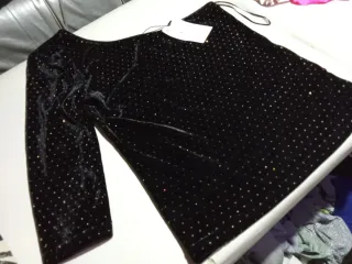 Top negro lentejuelas una manga