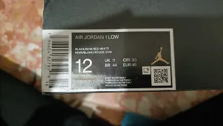 Zapatillas Jordan Negras y Rojas