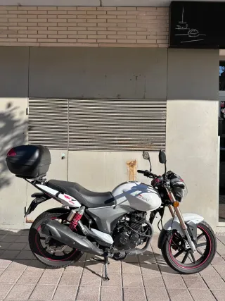 Keeway RKV 125 Blanca