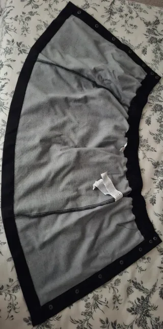 Falda negra polipiel botones