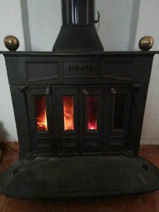 Chimenea Hierro Fundido Negra y Dorada