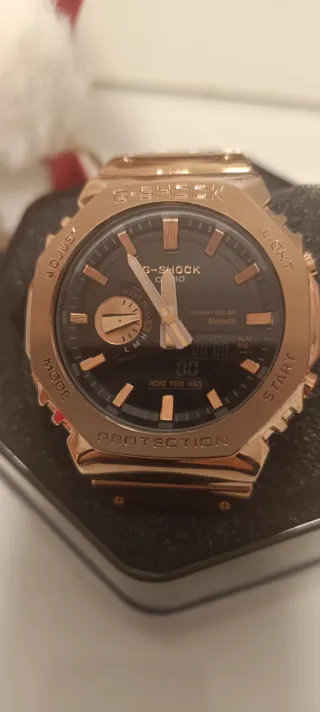 Reloj Casio como el de  G-Shock Dorado y Negro