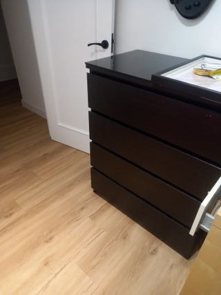 Cómoda Ikea Negra/Marrón Cristal/Madera