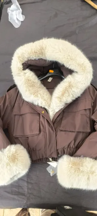 Bomber con pelo sintético marrón y beige