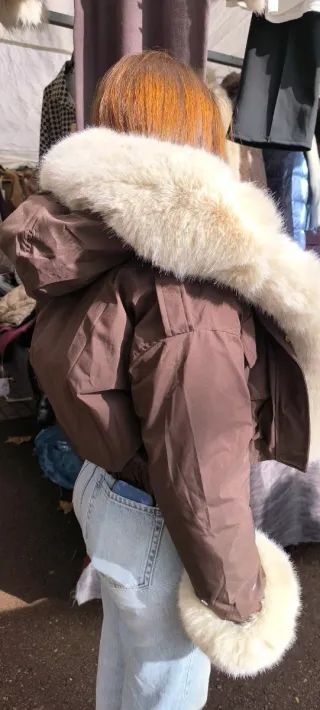 Bomber con pelo sintético marrón y beige