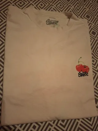 Camiseta Pull&Bear Beige con Cerezas