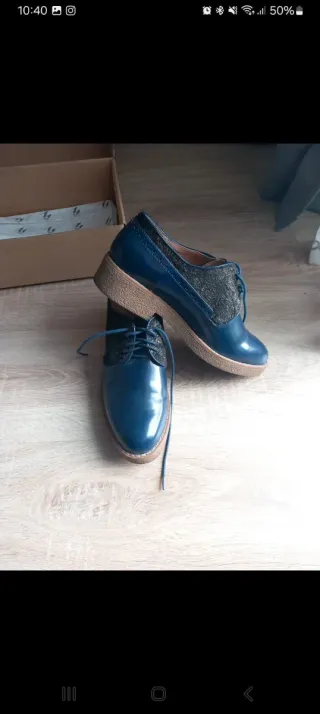 Mocasines azules con cordones