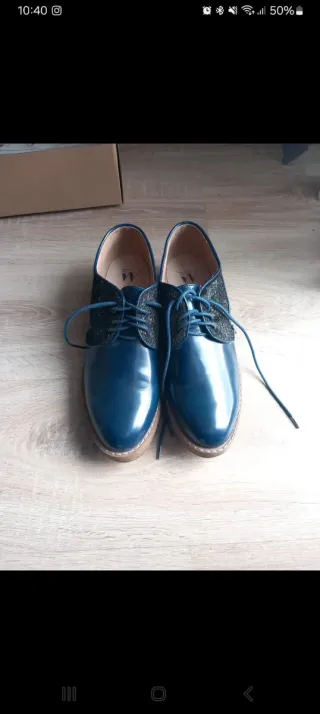 Mocasines azules con cordones
