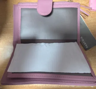 Monedero morado con detalle de lazo