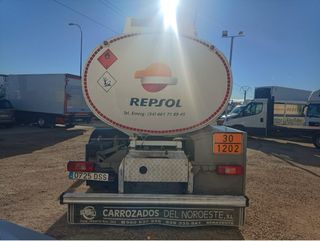 Camión cisterna gasóleo