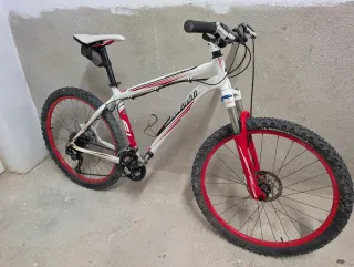 Bicicleta Specialized Montaña Blanca/Roja