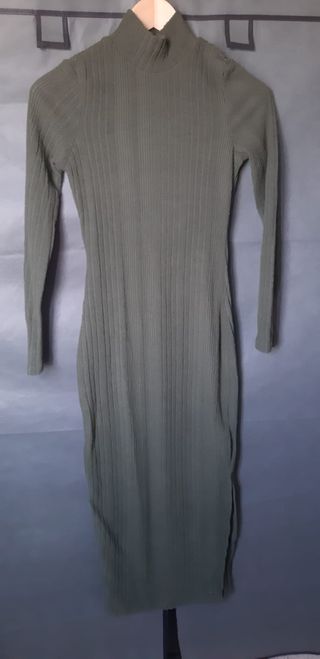 Vestido largo nuevo sin estrenar. Color verde oscu