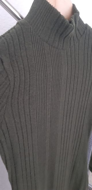 Vestido largo nuevo sin estrenar. Color verde oscu