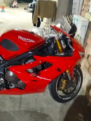 Triumph Daytona 675 Roja