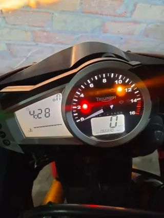 Triumph Daytona 675 Roja