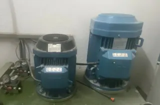 Motor Eléctrico Industrial y Bomba