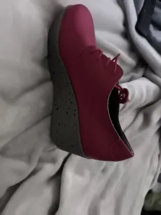 Zapatos de mujer rojos con cordones