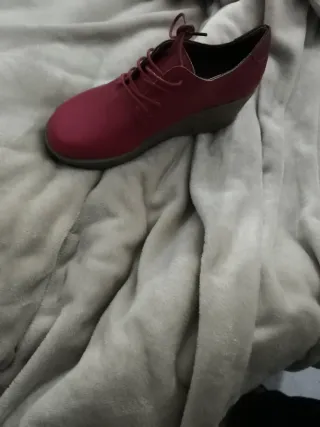 Zapatos de mujer rojos con cordones