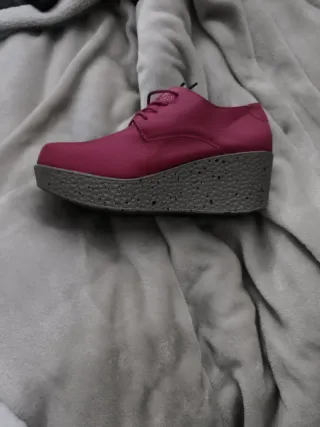 Zapatos de mujer rojos con cordones