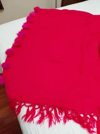 Bufanda/Fular fusia con Pompones y Flecos