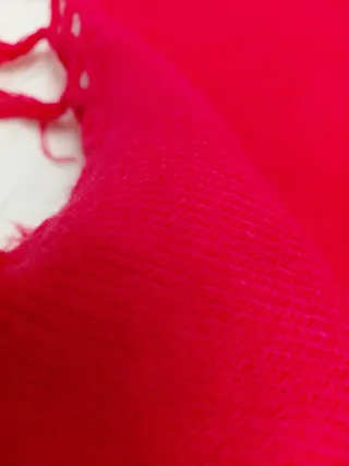 Bufanda/Fular fusia con Pompones y Flecos