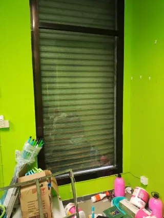 Persianas y escaparate precio a convenir