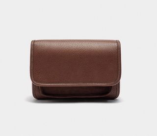 Bolso bandolera marrón con solapa