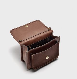 Bolso bandolera marrón con solapa