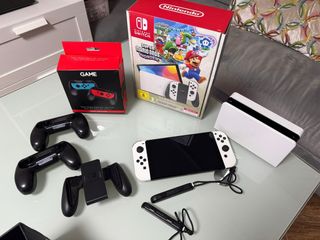 Nintendo Switch OLED Bianca e Nera