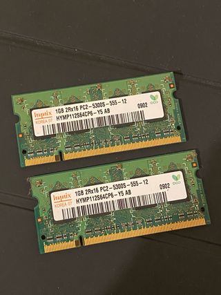 2x Hynix 1GB PC2-5300S-555-12 RAM