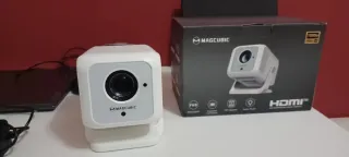 Projetor Magcubic Branco e Preto