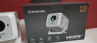 Projetor Magcubic Branco e Preto