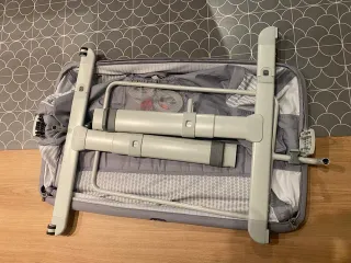 Cuna de colecho gris