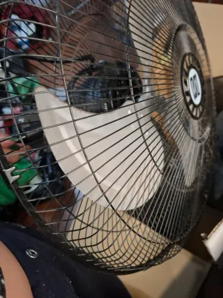 Ventilador Industrial Negro y Gris 3 ventiladores