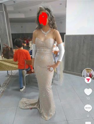 Vestido de boda gitana beige y plateado