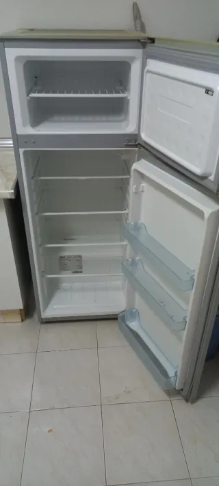 Frigorífico económico gris
