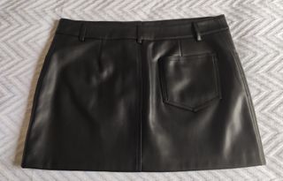 Falda polipiel negra bolsillos Talla S