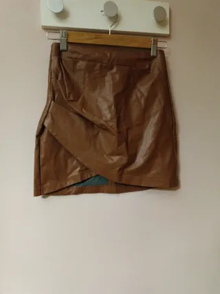 Falda efecto piel marrón