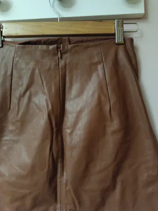 Falda efecto piel marrón