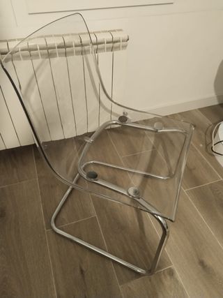 Mesa redonda cristal y 4 sillas transparentes IKEA