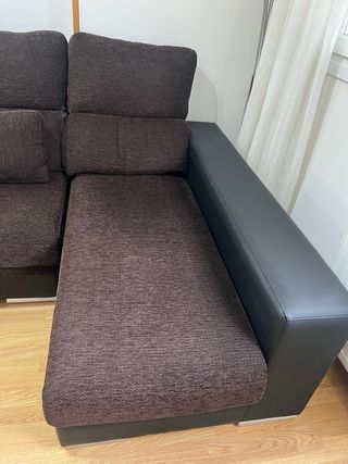 Sofá 3 plazas chaise longue + 2 poufs