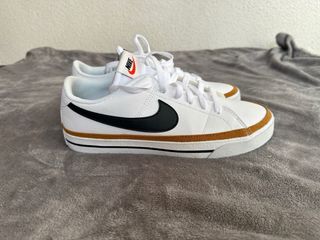 Zapatillas Nike Blancas y Negras