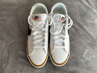 Zapatillas Nike Blancas y Negras