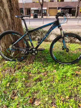 Bicicleta Eleven BTT 27,5
