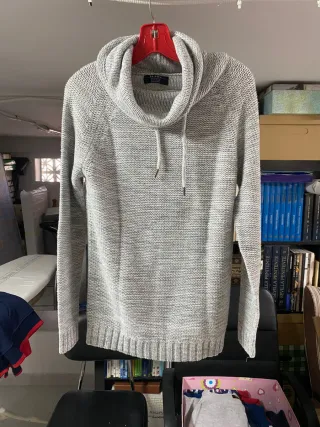 Jersey Bershka cuello alto gris M