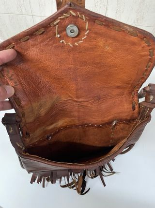 Bolso de cuero con flecos