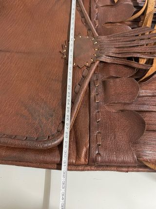 Bolso de cuero con flecos